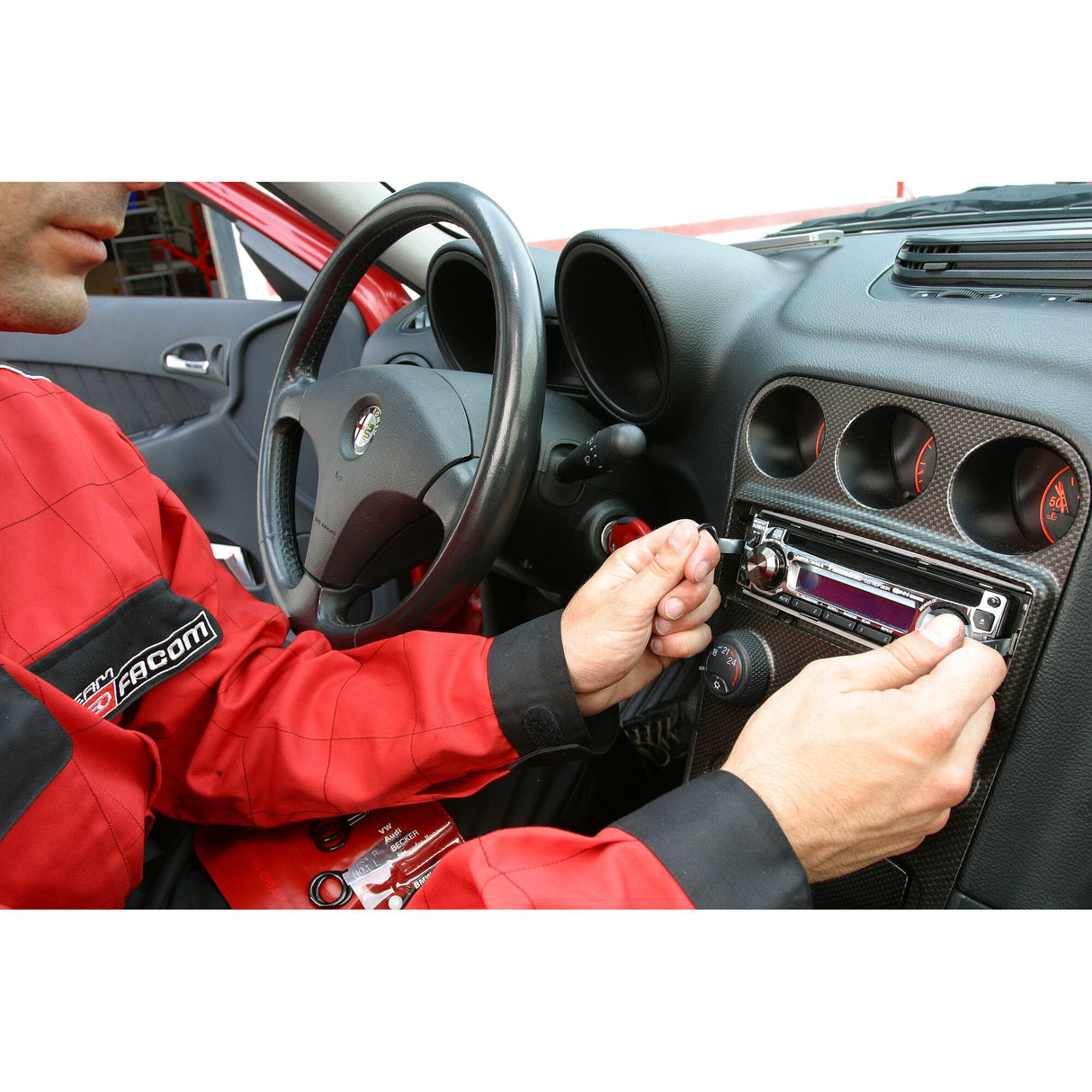 Set met 20 werktuigen om de autoradio uit te bouwen